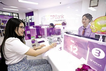 Lãi suất giảm, doanh nghiệp vẫn dè dặt vay vốn