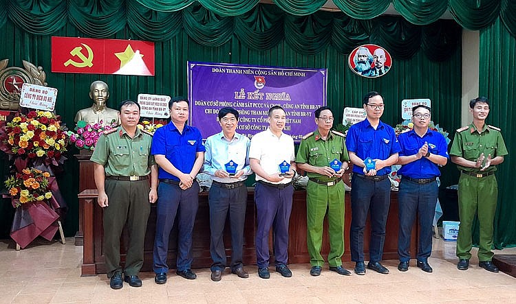 Các Đoàn cơ sở PV GAS tại Vũng Tàu ký giao ước kết nghĩa, phối hợp hoạt động vì cộng đồng Các Đoàn cơ sở PV GAS tại Vũng Tàu ký giao ước kết nghĩa, phối hợp hoạt động vì cộng đồng