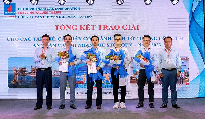 KĐN tổ chức khen thưởng để ghi nhận và biểu dương các cá nhân, tập thể có thành tích đóng góp quan trọng trong công tác ATSKMT trong năm 2022 và 3 tháng đầu năm 2023. KĐN tổ chức khen thưởng để ghi nhận và biểu dương các cá nhân, tập thể có thành tích đóng góp quan trọng trong công tác ATSKMT trong năm 2022 và 3 tháng đầu năm 2023.