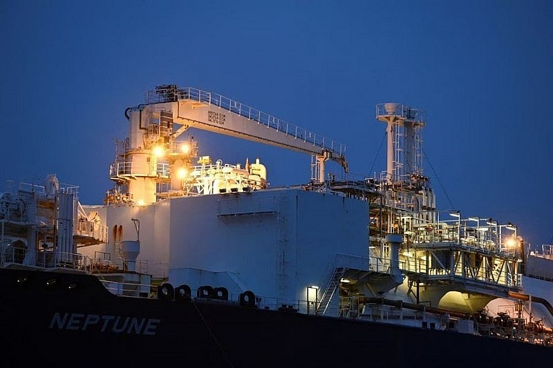 “Neptune”, nhà ga LNG nổi, trong lễ khánh thành nhà ga 'Deutsche Ostsee' tại Lubmin, Đức (ảnh: Reuters) “Neptune”, nhà ga LNG nổi, trong lễ khánh thành nhà ga 'Deutsche Ostsee' tại Lubmin, Đức (ảnh: Reuters)