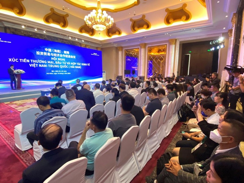 Đồng chí Phùng Phi, Ủy viên BCH Trung ương Đảng Cộng sản         Trung Quốc, Bí thư tỉnh ủy tỉnh Hải Nam phát biểu tại Hội nghị Đồng chí Phùng Phi, Ủy viên BCH Trung ương Đảng Cộng sản         Trung Quốc, Bí thư tỉnh ủy tỉnh Hải Nam phát biểu tại Hội nghị