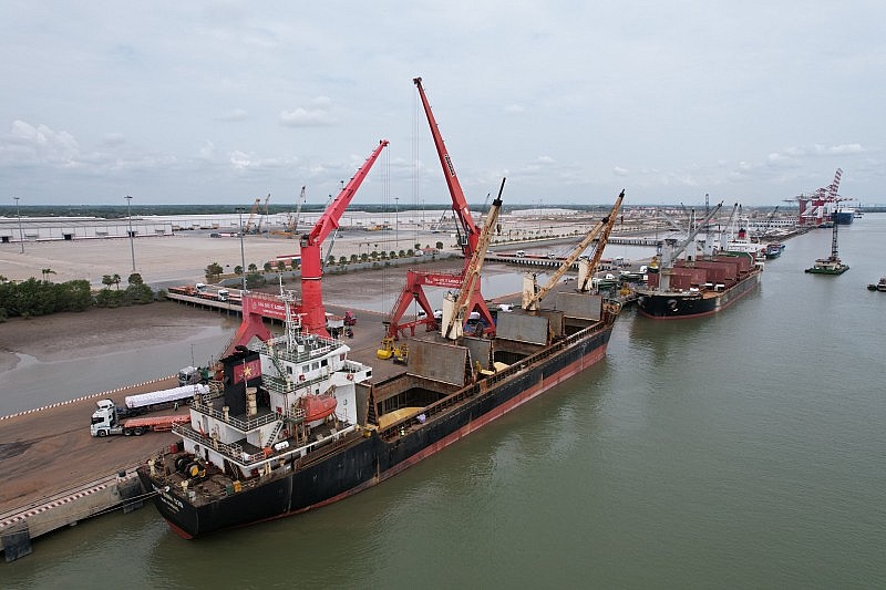 Trên 400.000 tấn sản phẩm phân bón Cà Mau phục vụ bà con vụ Hè Thu Trên 400.000 tấn sản phẩm phân bón Cà Mau phục vụ bà con vụ Hè Thu