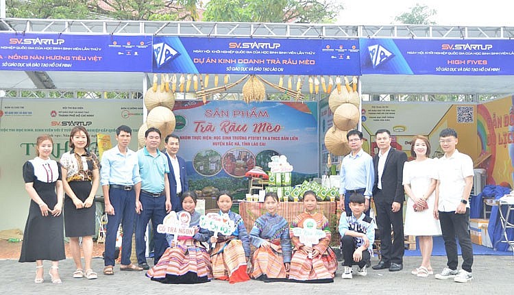 Dự án kinh doanh trà râu mèo đã vinh dự đạt giải 3 trong Cuộc thi “Học sinh, sinh viên với ý tưởng khởi nghiệp” lần thứ V năm 2023. Dự án kinh doanh trà râu mèo đã vinh dự đạt giải 3 trong Cuộc thi “Học sinh, sinh viên với ý tưởng khởi nghiệp” lần thứ V năm 2023.