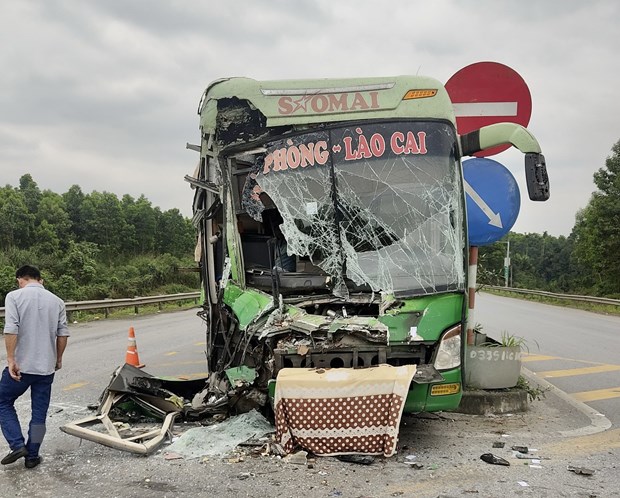 Nhiều người bị thương trong vụ tai nạn trên cao tốc Nội Bài-Lào Cai hình ảnh 1 Nhieu nguoi bi thuong trong vu tai nan tren cao toc Noi Bai-Lao Cai hinh anh 1