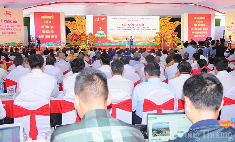 Phó Chủ tịch Quốc hội Trần Thanh Mẫn dự lễ công bố thành lập thành phố Tân Uyên