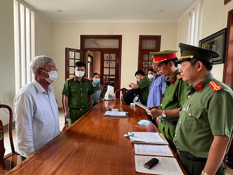 Hàng loạt cán bộ tại Đồng Nai liên quan đến sai phạm đất đai bị truy tố Hàng loạt cán bộ tại Đồng Nai liên quan đến sai phạm đất đai bị truy tố