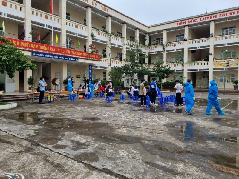 Test Covid-19 tại trường Phổ thông Dân tộc nội trú THCS&THPT Tiên Yên Test Covid-19 tại trường Phổ thông Dân tộc nội trú THCS&THPT Tiên Yên