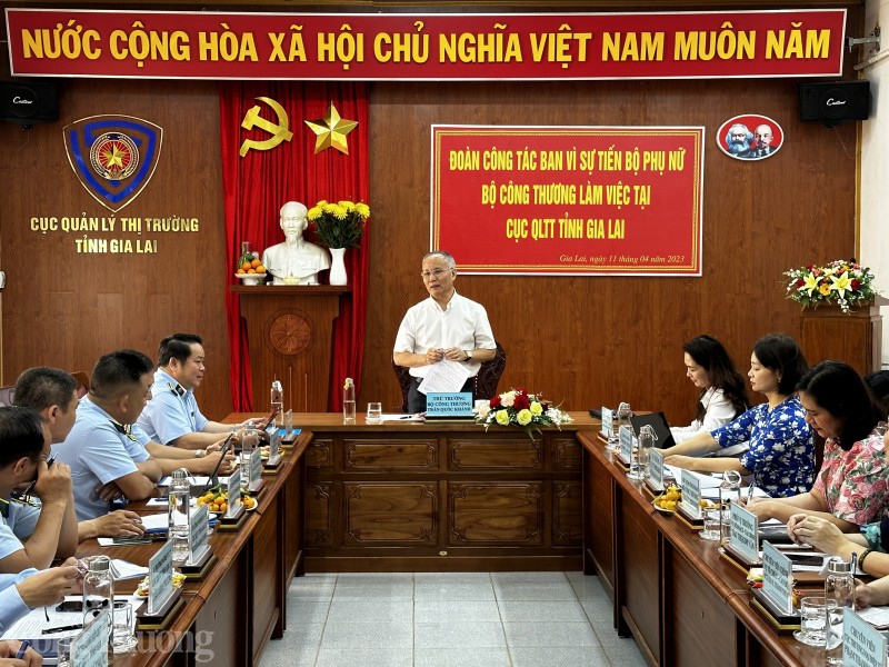 undefined Thứ trưởng Trần Quốc Khánh làm việc với Cục Quản lý thị trường Gia Lai