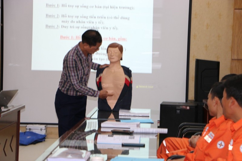 Ths.BS Đào Văn Lăng – Hướng dẫn lực lượng vị trí ép tim ngoài lồng ngực Ths.BS Đào Văn Lăng – Hướng dẫn lực lượng vị trí ép tim ngoài lồng ngực