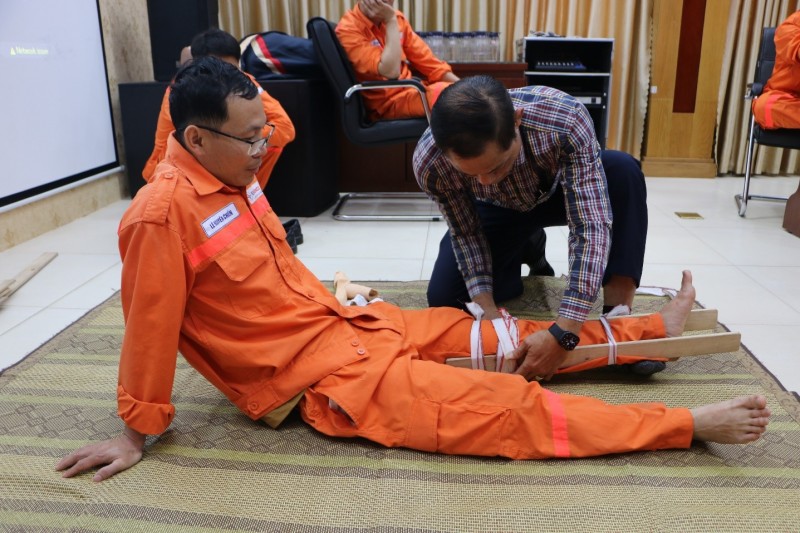 Ths.BS Đào Văn Lăng- Hướng dẫn lực lượng sơ cứu, cấp cứu băng bó gãy xương Ths.BS Đào Văn Lăng- Hướng dẫn lực lượng sơ cứu, cấp cứu băng bó gãy xương