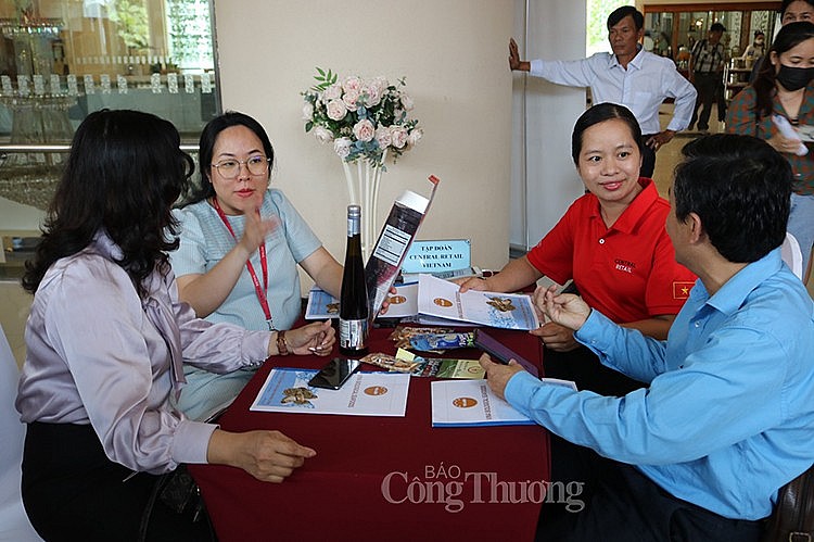 Hoạt động kết nối giao thương giữa doanh nghiệp phân phối với nhà cung cấp Hoạt động kết nối giao thương giữa doanh nghiệp phân phối với nhà cung cấp