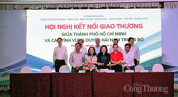 Nhiều cái bắt tay giữa nhà cung cấp và nhà phân phối đã diễn ra tại Hội nghị Nhiều cái bắt tay giữa nhà cung cấp và nhà phân phối đã diễn ra tại Hội nghị