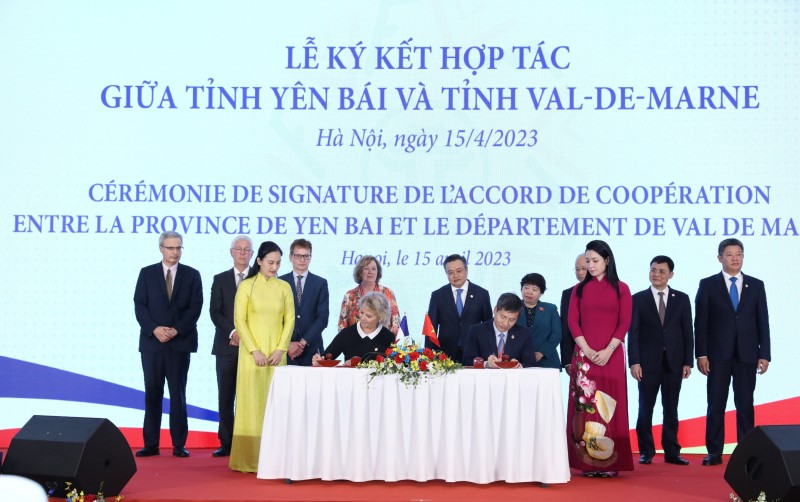 Bế mạc Hội nghị Việt – Pháp lần thứ 12: 4 biên bản hợp tác được ký kết Bế mạc Hội nghị Việt – Pháp lần thứ 12: 4 biên bản hợp tác được ký kết