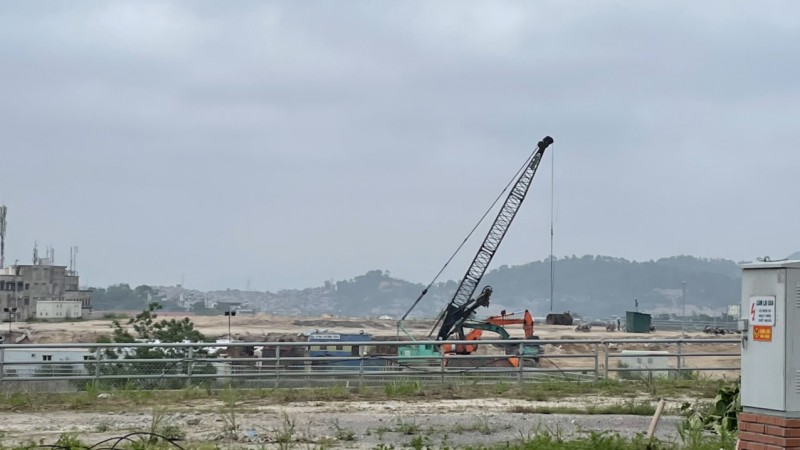 Hiện nhà thầu mới bắt đầu thi công phần móng của Dự án nhà ở xã hội thuộc khu dân cư đồi Ngân hàng (TP Hạ Long) Hiện nhà thầu mới bắt đầu thi công phần móng của Dự án nhà ở xã hội thuộc khu dân cư đồi Ngân hàng (TP Hạ Long)