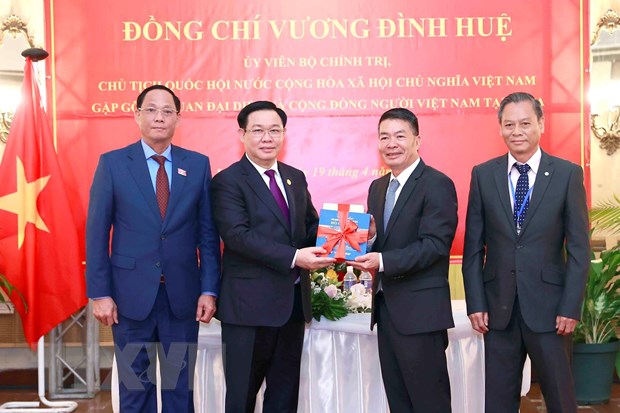 Chủ tịch Quốc hội gặp mặt đại diện cộng đồng người Việt ở Cuba hình ảnh 4 Chu tich Quoc hoi gap mat dai dien cong dong nguoi Viet o Cuba hinh anh 4