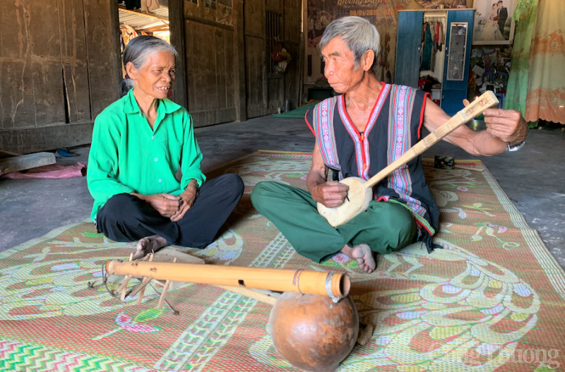 Già làng nặng lòng với truyền thống dân tộc Giẻ Triêng Già làng nặng lòng với truyền thống dân tộc Giẻ Triêng