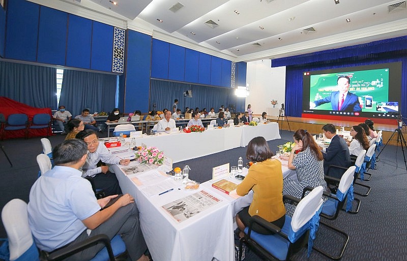 Người tiêu dùng cần chú ý các cảnh báo của công an để tránh bị lừa đảo, rơi bẫy tín dụng đen