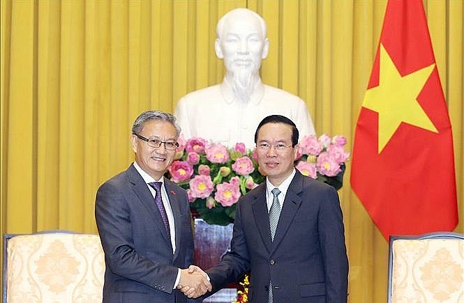 Chủ tịch nước Võ Văn Thưởng tiếp Trưởng Ban Đối ngoại Trung ương Đảng Nhân dân Cách mạng Lào. (Ảnh: TTXVN) Chủ tịch nước Võ Văn Thưởng tiếp Trưởng Ban Đối ngoại Trung ương Đảng Nhân dân Cách mạng Lào. (Ảnh: TTXVN)