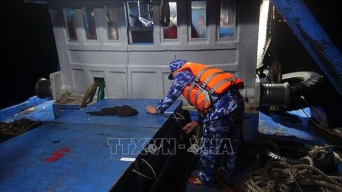 Liên tiếp phát hiện tàu vận chuyển trái phép hàng chục nghìn lít dầu DO Liên tiếp phát hiện tàu vận chuyển trái phép hàng chục nghìn lít dầu DO