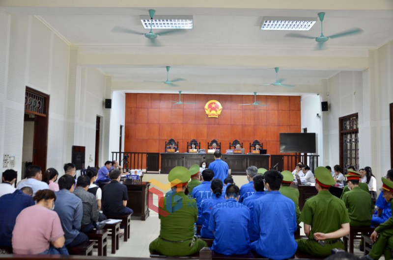 Ngày làm việc thứ 3 xét xử sơ thẩm 28 bị cáo trong vụ án xảy ra tại Công ty CP Quản lý đường sông số 3 Ngày làm việc thứ 3 xét xử sơ thẩm 28 bị cáo trong vụ án xảy ra tại Công ty CP Quản lý đường sông số 3