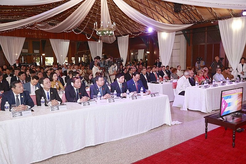 i biểu dự Diễn đàn thương mại và đầu tư Việt Nam-Cuba. i biểu dự Diễn đàn thương mại và đầu tư Việt Nam-Cuba.