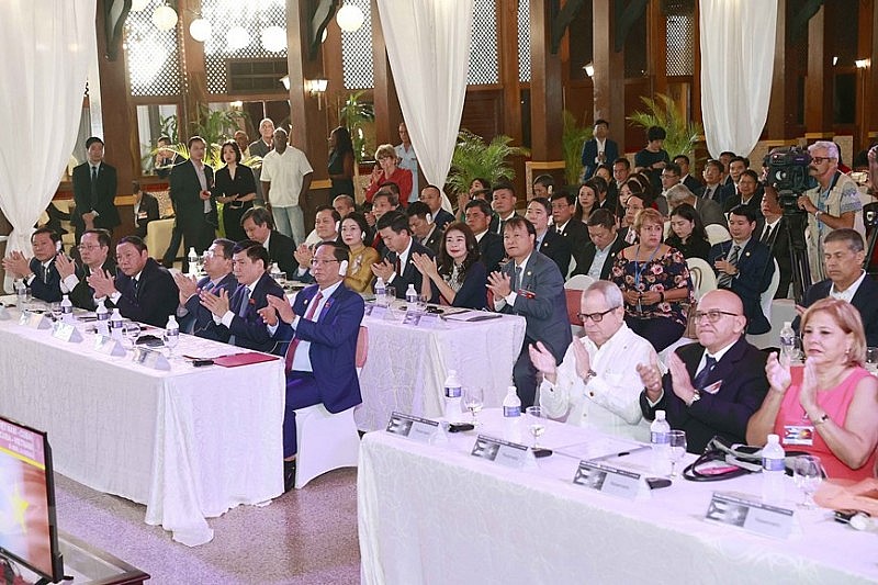 Đại biểu dự Diễn đàn thương mại và đầu tư Việt Nam-Cuba. Đại biểu dự Diễn đàn thương mại và đầu tư Việt Nam-Cuba.