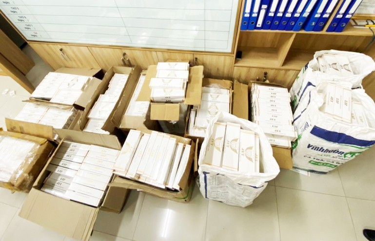 Thừa Thiên Huế: Bắt giữ gần 10.000 bao thuốc lá lậu trên xe ô tô khách