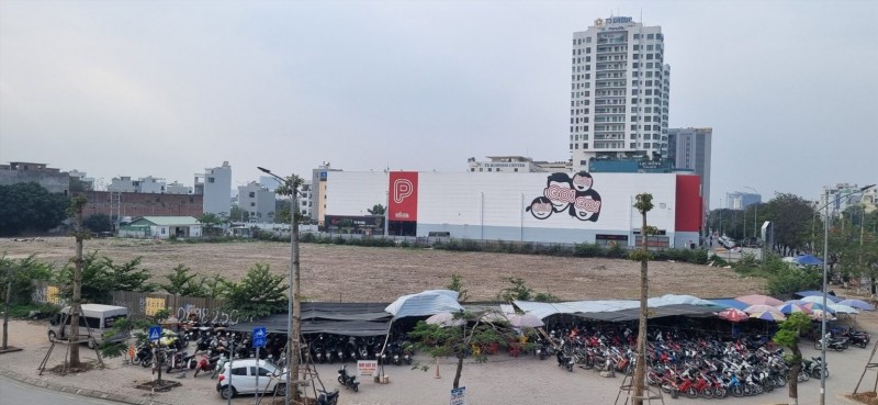 Quận Ngô Quyền cũng đã có quyết định áp dụng biện pháp cưỡng chế để thu hồi lô đất hơn 13.500m². Ảnh: Đại An. Quận Ngô Quyền cũng đã có quyết định áp dụng biện pháp cưỡng chế để thu hồi lô đất hơn 13.500m². Ảnh: Đại An.