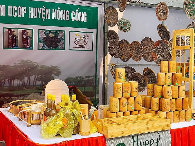 Thanh Hóa: Trưng bày 36 gian hàng OCOP phục vụ du khách về với biển Sầm Sơn Thanh Hóa: Trưng bày 36 gian hàng OCOP phục vụ du khách về với biển Sầm Sơn