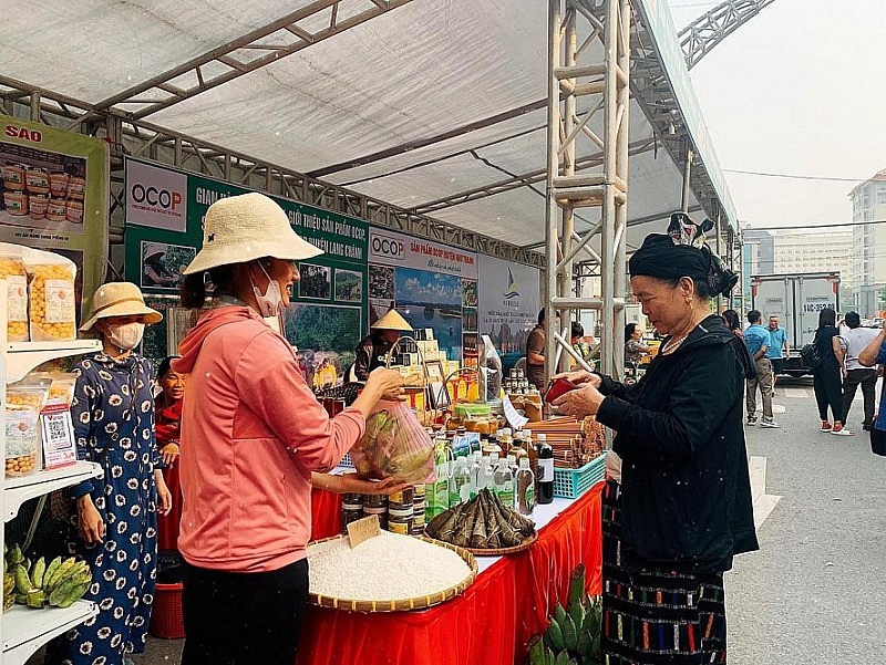 Thanh Hóa: Trưng bày 36 gian hàng OCOP phục vụ du khách về với biển Sầm Sơn Thanh Hóa: Trưng bày 36 gian hàng OCOP phục vụ du khách về với biển Sầm Sơn