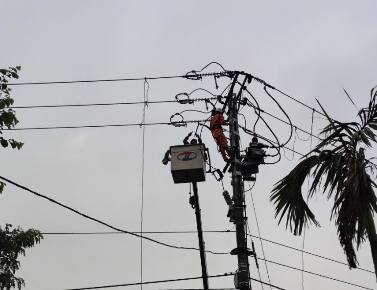 Điện lực Cư Kuin khắc phục sự cố cháy máy cắt Điện lực Cư Kuin khắc phục sự cố cháy máy cắt