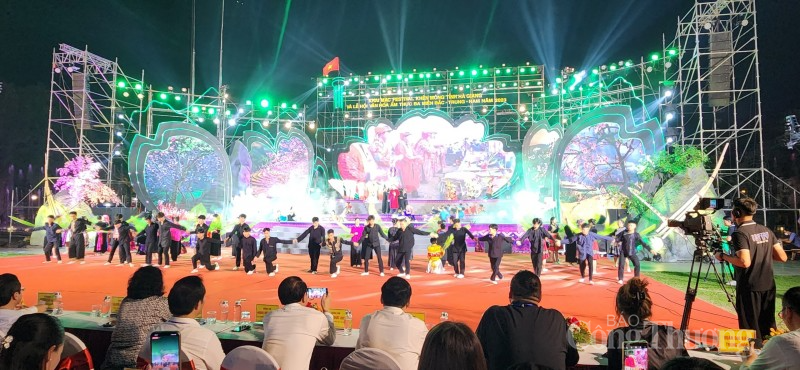 Hà Giang: Khai mạc Festival Khèn Mông và Lễ hội văn hóa ẩm thực ba miền Hà Giang: Khai mạc Festival Khèn Mông và Lễ hội văn hóa ẩm thực ba miền