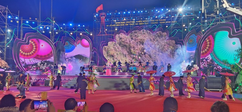 Hà Giang: Khai mạc Festival Khèn Mông và Lễ hội văn hóa ẩm thực ba miền Hà Giang: Khai mạc Festival Khèn Mông và Lễ hội văn hóa ẩm thực ba miền
