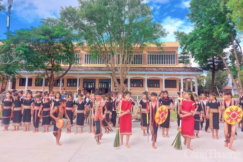 Đưa cồng chiêng vào giảng dạy để giữ gìn giá trị văn hóa của đồng bào dân tộc thiểu số Đưa cồng chiêng vào giảng dạy để giữ gìn giá trị văn hóa của đồng bào dân tộc thiểu số