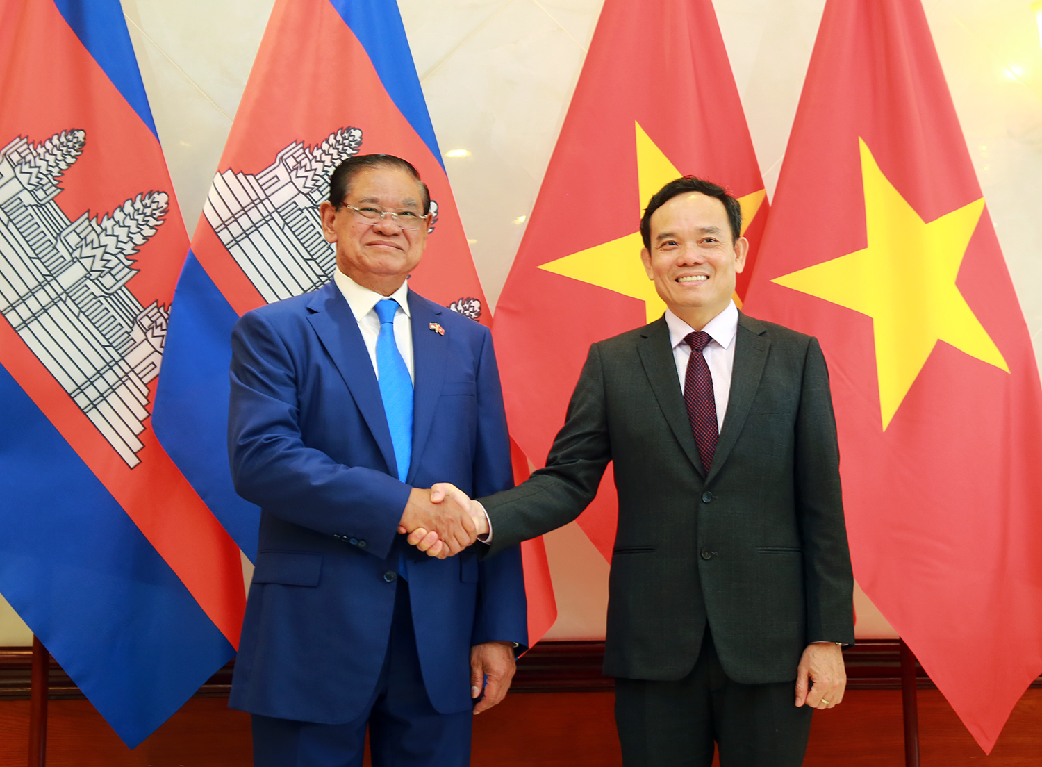 Việt Nam, Campuchia nhất trí thúc đẩy kết nối cửa khẩu với các trung tâm kinh tế lớn - Ảnh 5. Việt Nam, Campuchia nhất trí thúc đẩy kết nối cửa khẩu với các trung tâm kinh tế lớn - Ảnh 5.