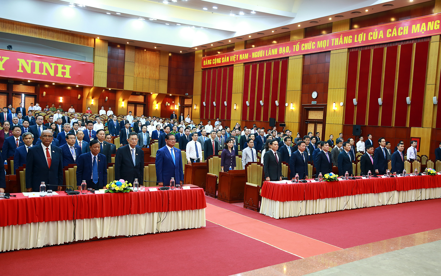 Việt Nam, Campuchia nhất trí thúc đẩy kết nối cửa khẩu với các trung tâm kinh tế lớn - Ảnh 2. Việt Nam, Campuchia nhất trí thúc đẩy kết nối cửa khẩu với các trung tâm kinh tế lớn - Ảnh 2.
