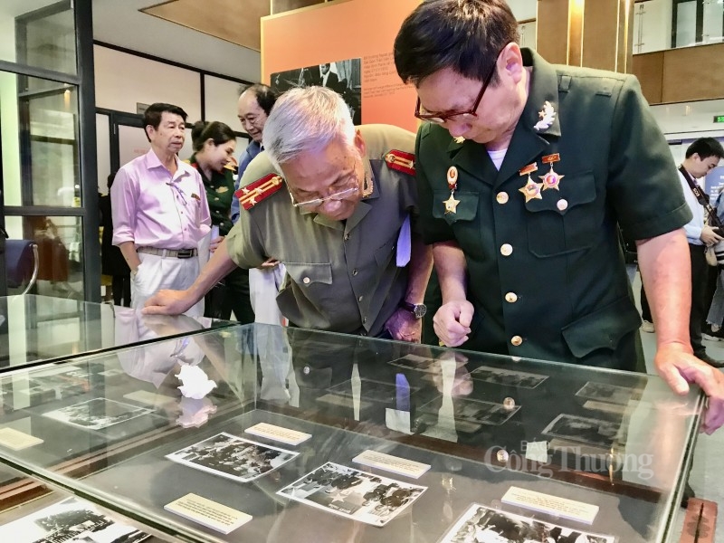 Kỷ niệm 48 năm Giải phóng miền Nam: Cuộc gặp gỡ xúc động của những nhân chứng lịch sử Trại Davis Kỷ niệm 48 năm Giải phóng miền Nam: Cuộc gặp gỡ xúc động của những nhân chứng lịch sử Trại Davis