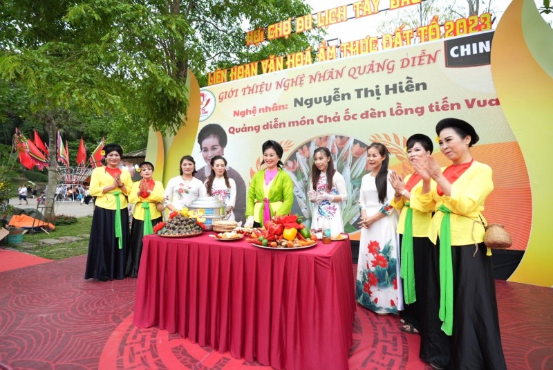 Tận hưởng hương vị “Hồn dân tộc – hội tụ tinh hoa Đất Tổ” tại Lễ hội Đền Hùng 2023 Tận hưởng hương vị “Hồn dân tộc – hội tụ tinh hoa Đất Tổ” tại Lễ hội Đền Hùng 2023