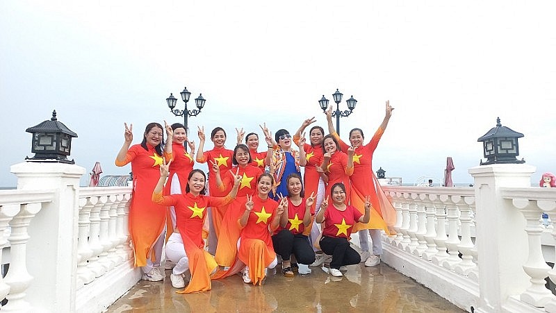 Cầu cảng Hải Tiến xứ Thanh trở thành điểm check in của hàng ngàn du khách Cầu cảng Hải Tiến xứ Thanh trở thành điểm check in của hàng ngàn du khách