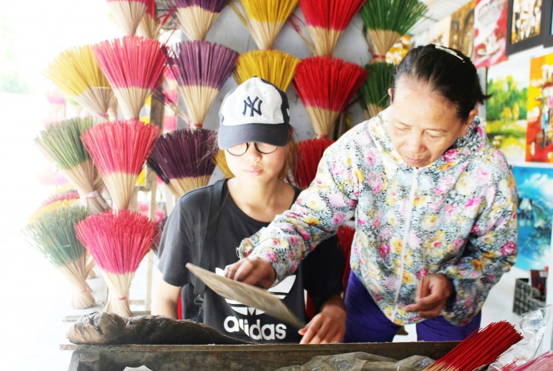 Tận dụng tiềm năng, khai thác hiệu quả du lịch gắn với Nghề truyền thống Huế