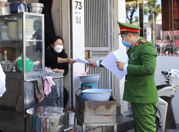 Hà Nội yêu cầu tuyên truyền đeo khẩu trang ngừa COVID-19 nơi công cộng hình ảnh 1 Ha Noi yeu cau tuyen truyen deo khau trang ngua COVID-19 noi cong cong hinh anh 1