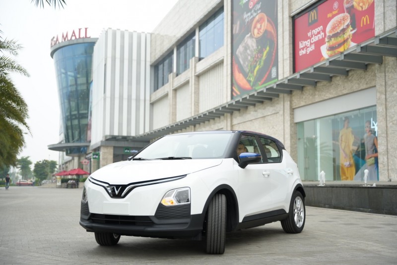 VF 5 Plus có tới 16 lựa chọn màu ngoại thất, cá nhân hoá chiếc xe theo phong cách của chủ xế. VF 5 Plus có tới 16 lựa chọn màu ngoại thất, cá nhân hoá chiếc xe theo phong cách của chủ xế.