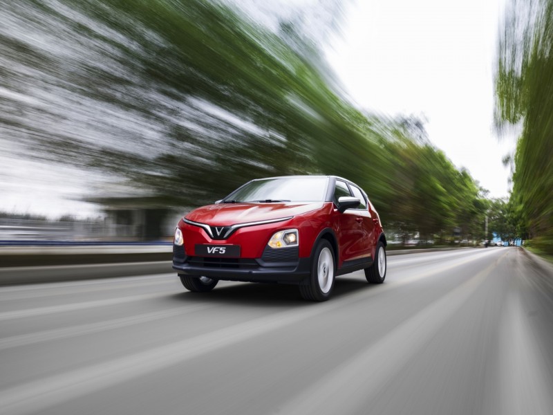 VF 5 Plus được trang bị hệ thống dẫn động cầu trước, mức pin 10% lên 70% chỉ trong khoảng 30 phút. VF 5 Plus được trang bị hệ thống dẫn động cầu trước, mức pin 10% lên 70% chỉ trong khoảng 30 phút.