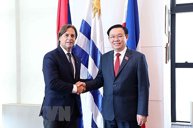 Chủ tịch Quốc hội Vương Đình Huệ hội kiến Tổng thống Đông Uruguay Luis Lacalle Pou. 