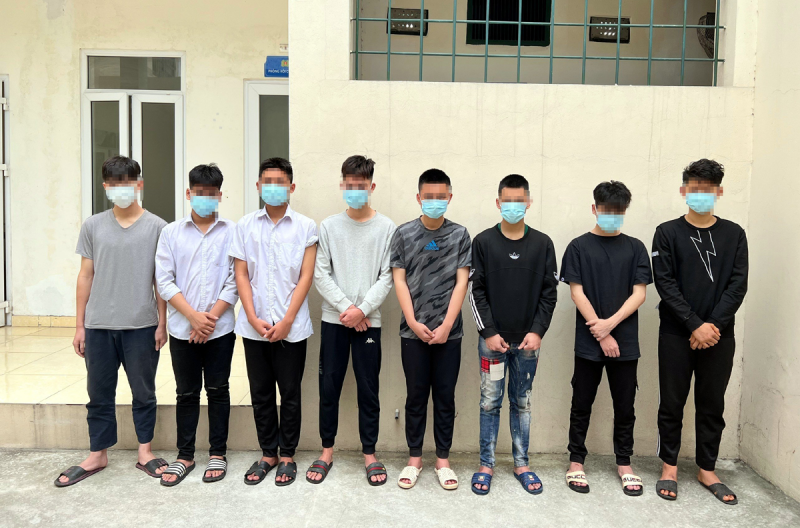 Tạm giữ hình sự 8 đối tượng mang tuýp sắt, bom xăng đi giải quyết mâu thuẫn Tạm giữ hình sự 8 đối tượng mang tuýp sắt, bom xăng đi giải quyết mâu thuẫn