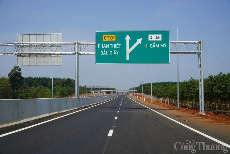Ngắm tuyến cao tốc Phan Thiết - Dầu Giây trước ngày thông xe