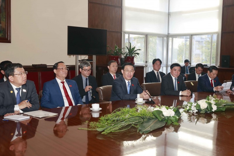 Chủ tịch Quốc hội tiếp Quyền thị trưởng thành phố Montevideo