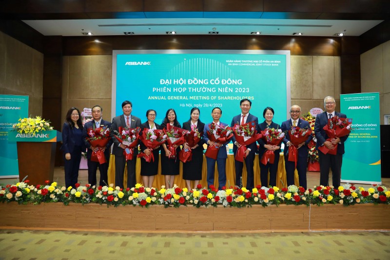 Đại hội cổ đông ABBANK 2023: Chia cổ tức 10% bằng cổ phiếu, thống nhất kế hoạch chuyển sàn Đại hội cổ đông ABBANK 2023: Chia cổ tức 10% bằng cổ phiếu, thống nhất kế hoạch chuyển sàn