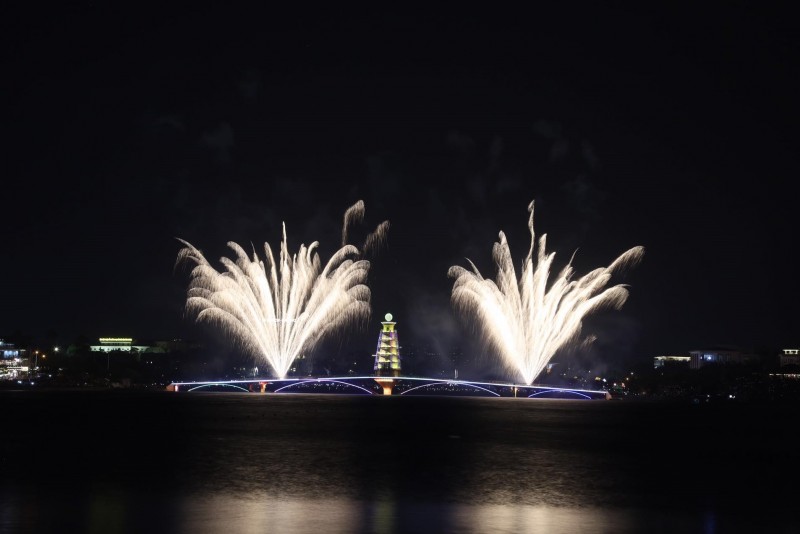 Mãn nhãn với màn bắn pháo hoa tầm cao trước ngày Giỗ Tổ Hùng Vương Mãn nhãn với màn bắn pháo hoa tầm cao trước ngày Giỗ Tổ Hùng Vương