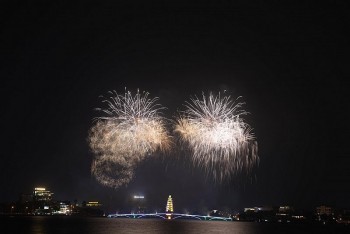 Mãn nhãn với màn bắn pháo hoa tầm cao trước ngày Giỗ Tổ Hùng Vương